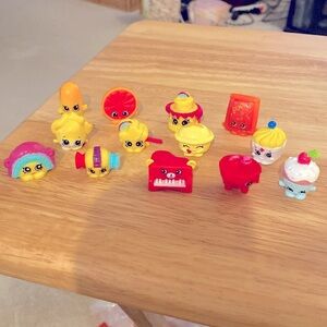 Shopkins- Bright and Fun Shopkins. -13 Shopkins